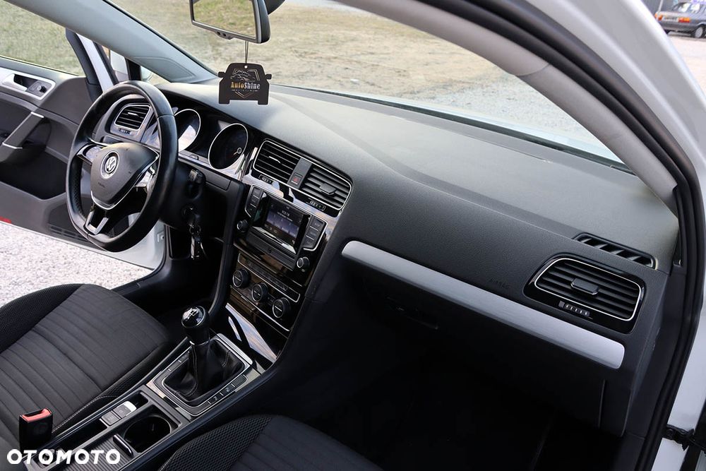 Volkswagen Golf - 23