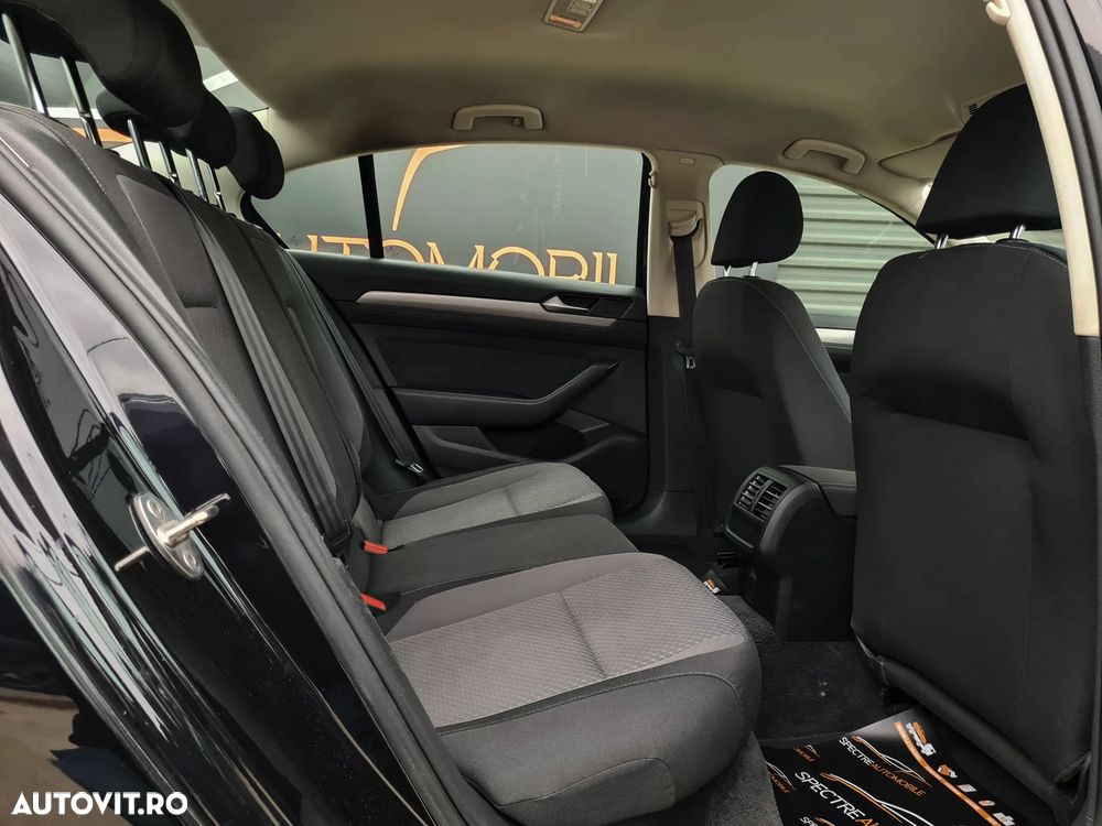 Volkswagen Passat - 12