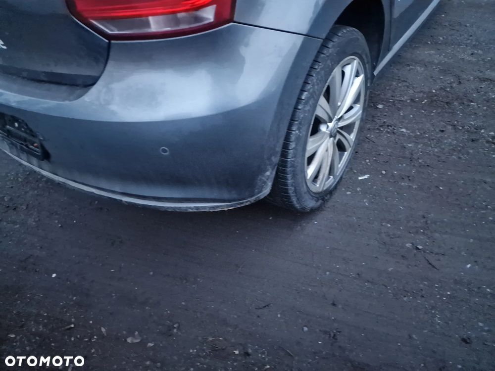 Zderzak  tył vw  polo  6R  w kolorze  LD7R - 4