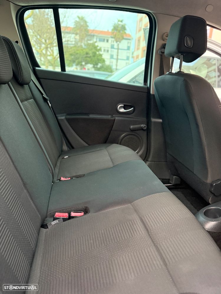 Renault Clio 1.2 16V Confort 130g - 10