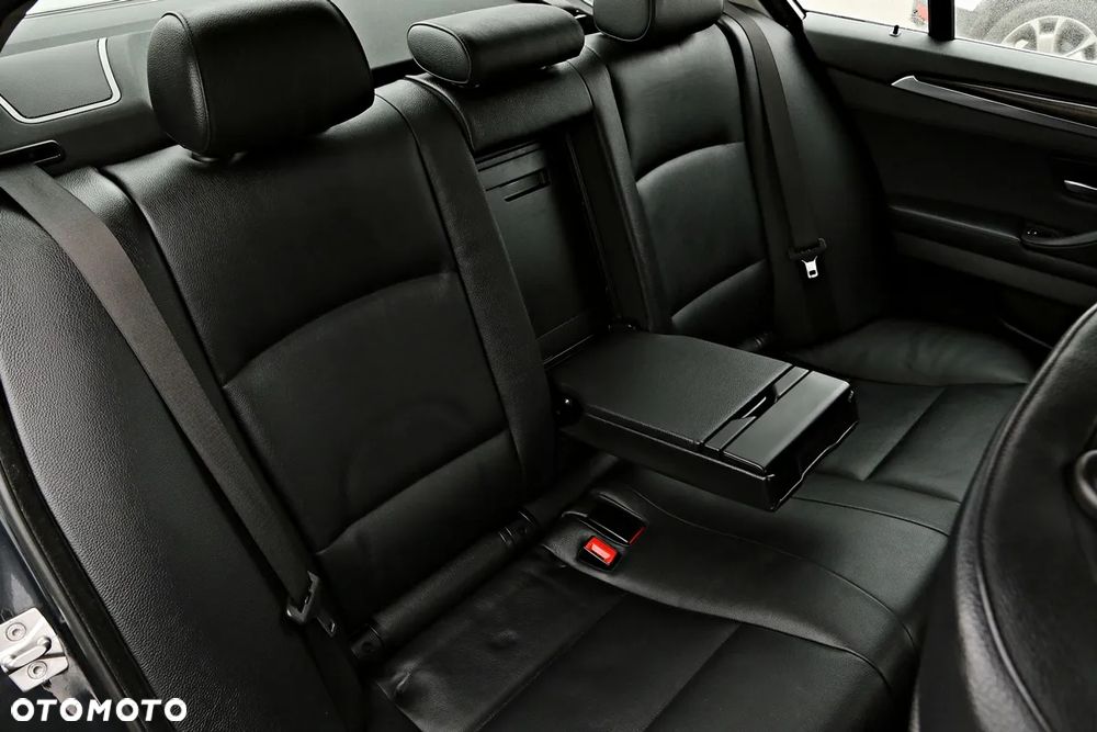 BMW Seria 5 528i - 9