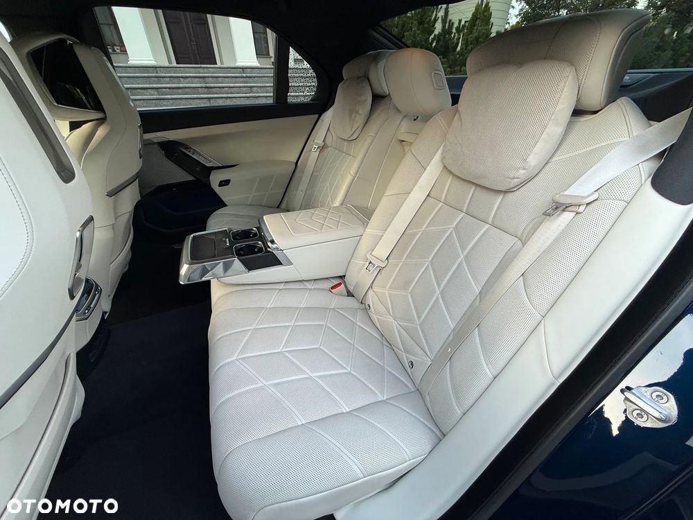 BMW Seria 7 - 27