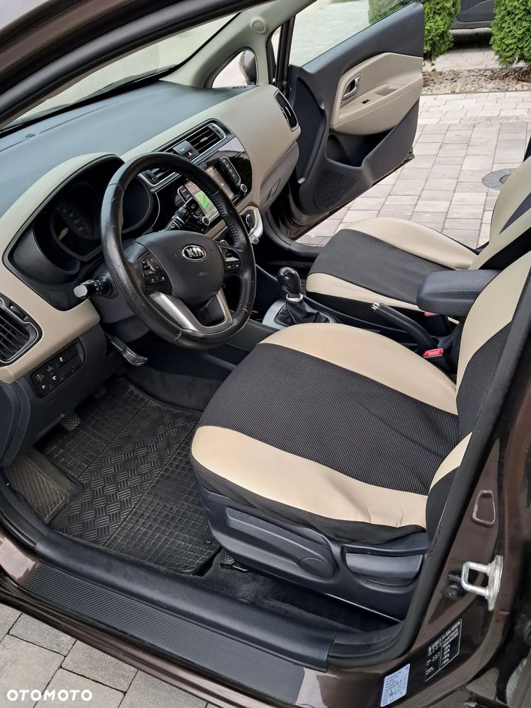 Kia Rio 1.4 L - 5