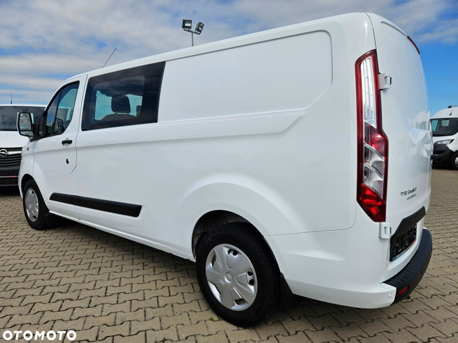 Ford transit-custom L2H1 *89900zł NETTO* Brygadówka 6 osób 2.0TdCi/170KM - 11