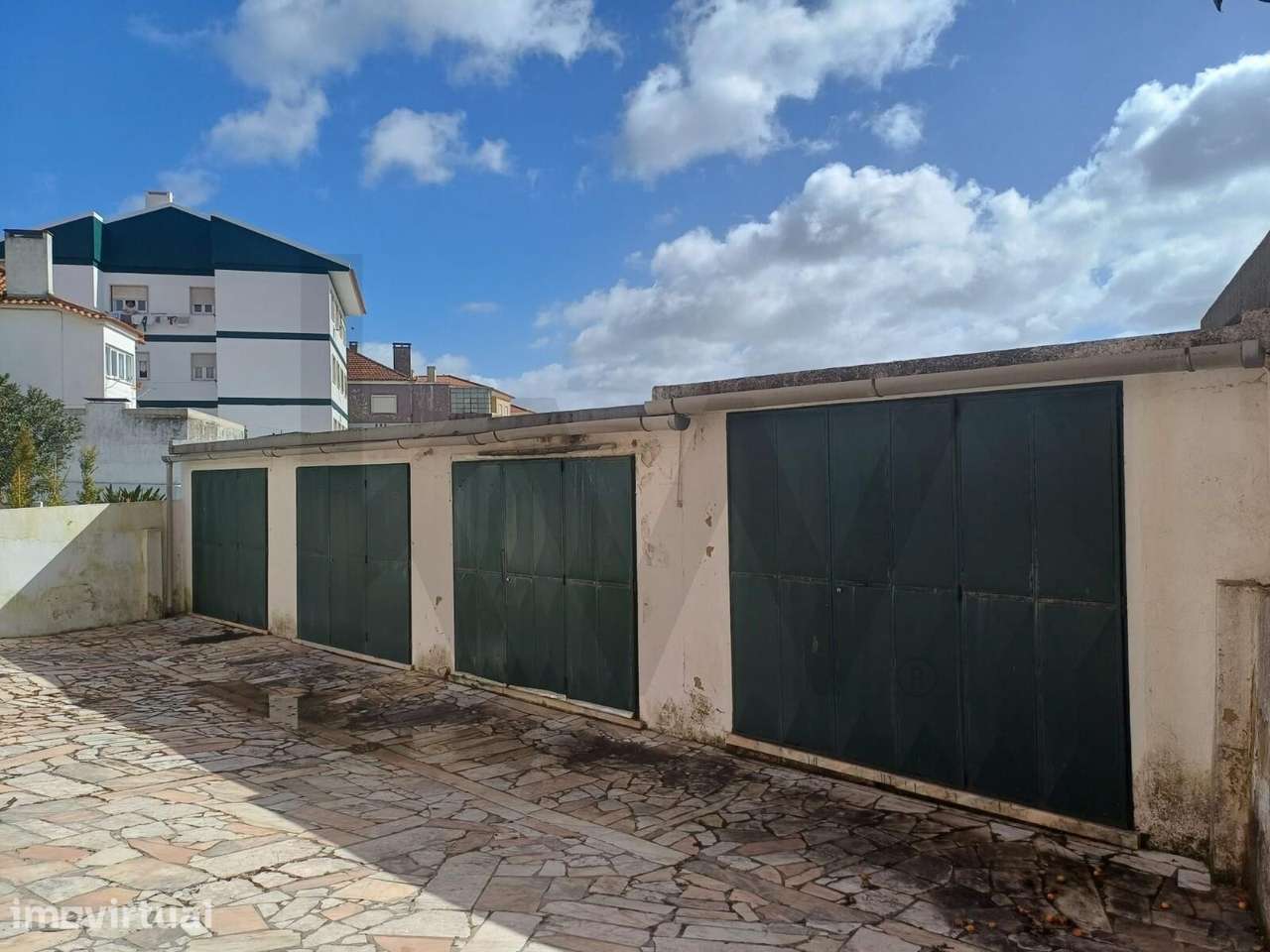 Prédio com 3 frações T3 com varandas e garagens box em Loures, ideal p - Grande imagem: 2/12