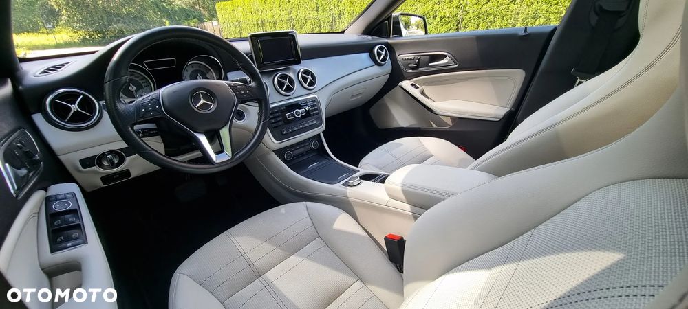 Mercedes-Benz CLA 200 7G-DCT Urban - 25