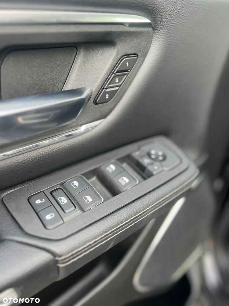 RAM 1500 Laramie Sport - 16