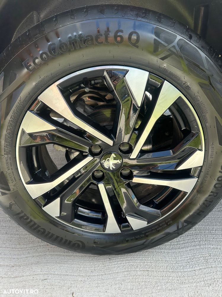 Peugeot 2008 1.2L PureTech 130 S&S EAT8 GT - 8