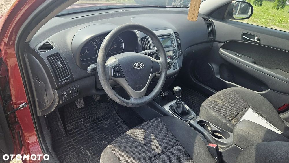 Hyundai i30 1.4 Base + - 9