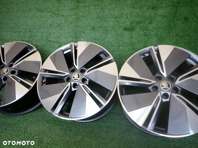 SKODA ENYAQ 8Jx19 ET45 5x112 felgi aluminiowe 5LA601025A - 5