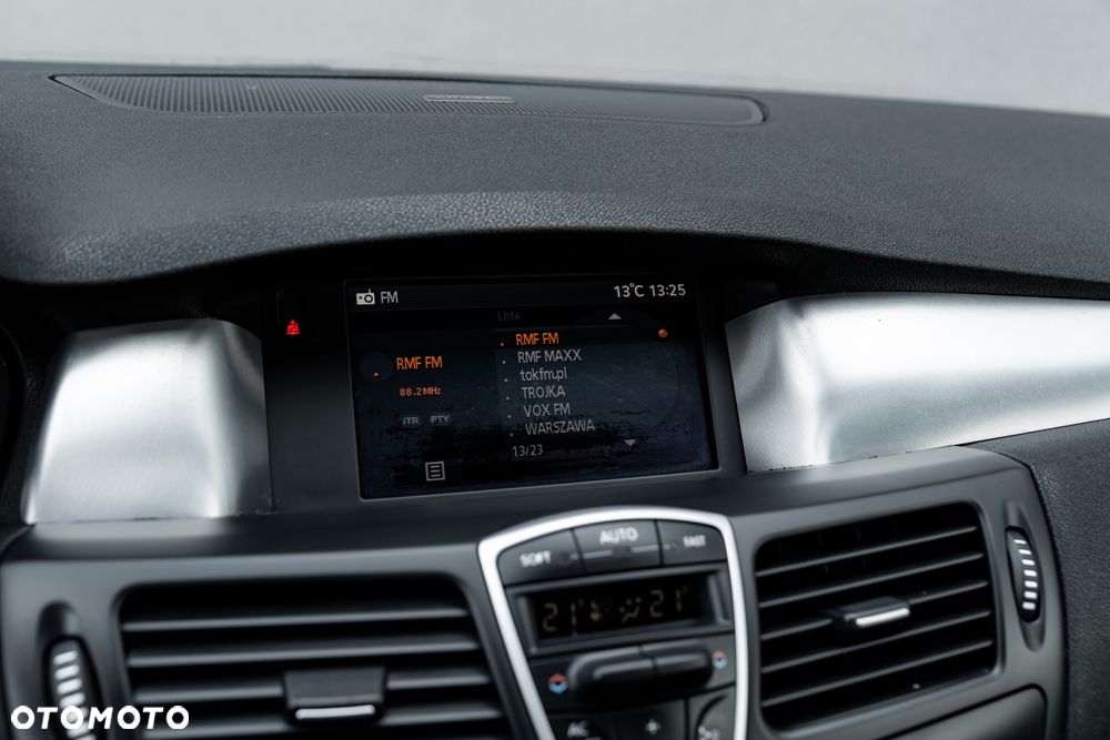 Renault Laguna V6 dCi 235 FAP GT - 23