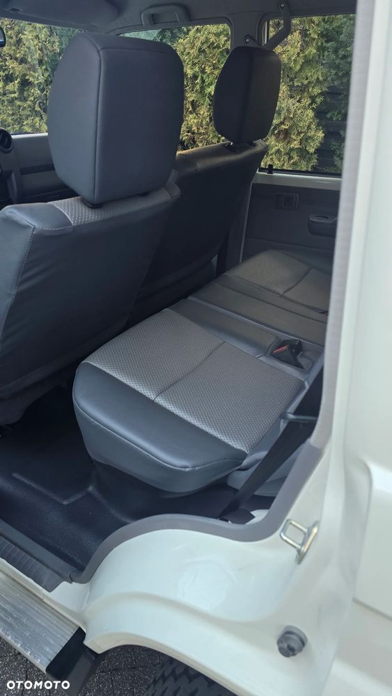 Toyota Land Cruiser - 15