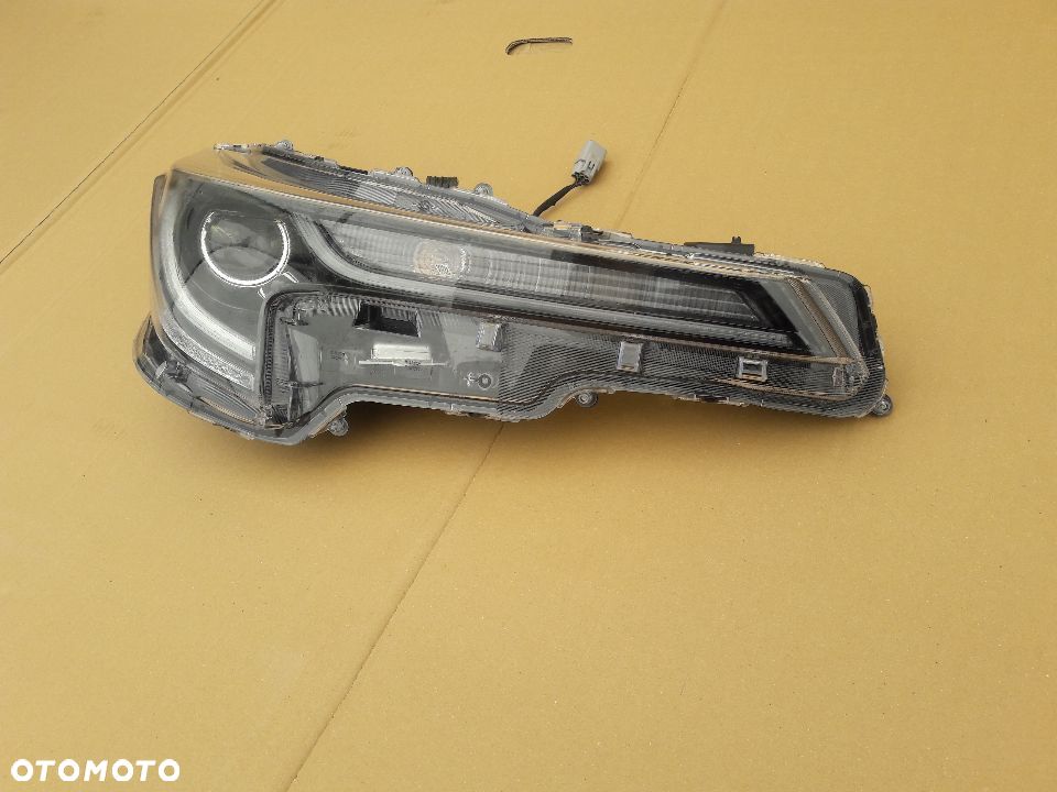 LAMPA PRAWY PRZOD FULL LED TOYOTA COROLLA E21 XII - 2