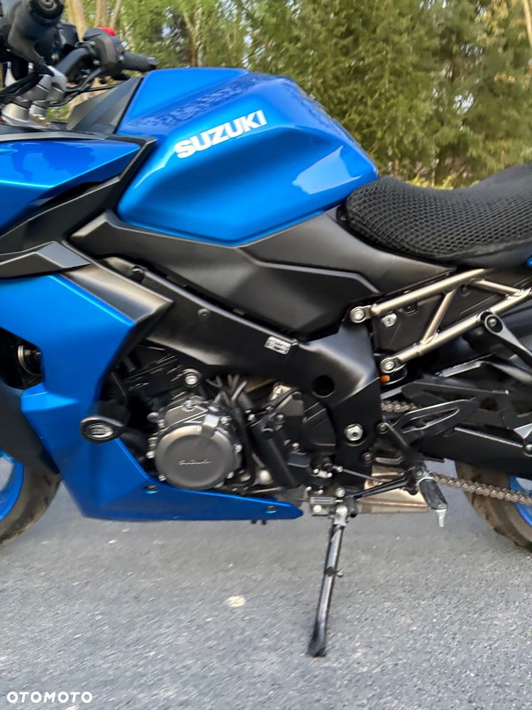 Suzuki GSX 1000 - 10