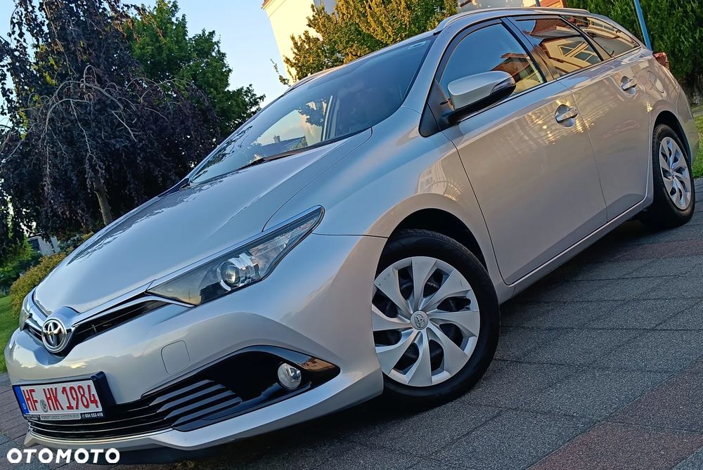 Toyota Auris 1.6 D-4D Executive - 3