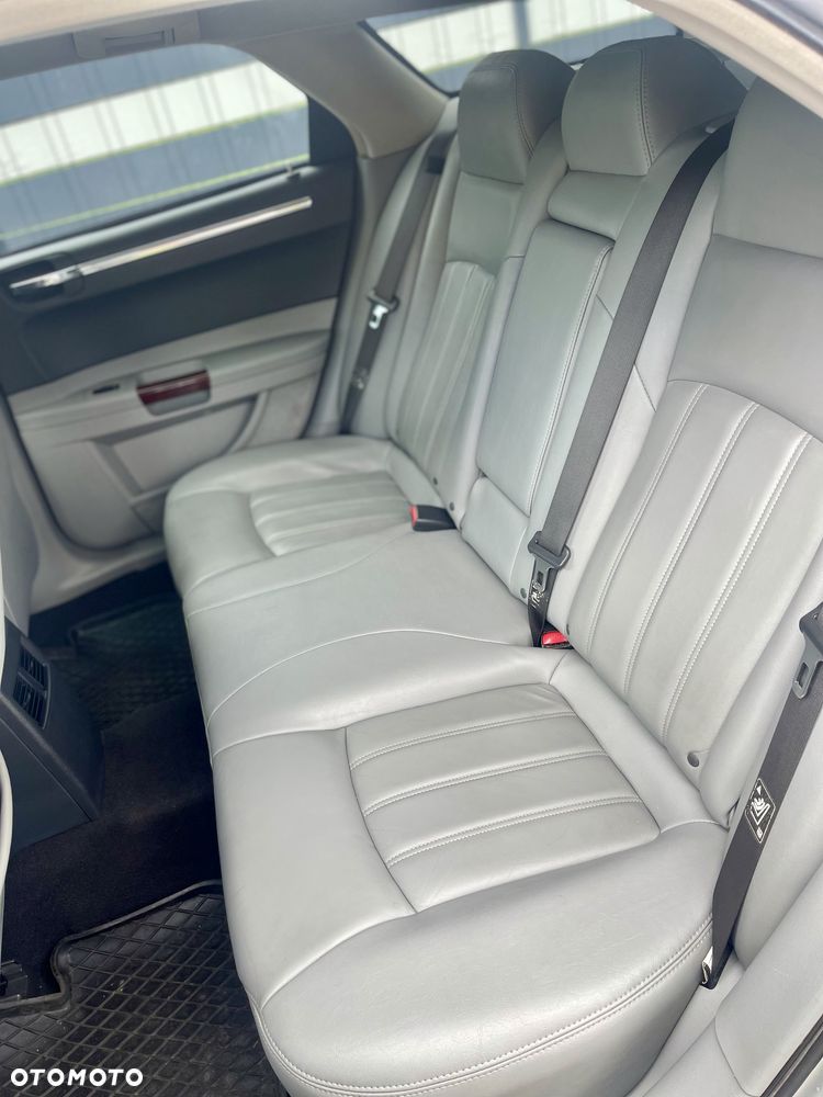 Chrysler 300C - 7