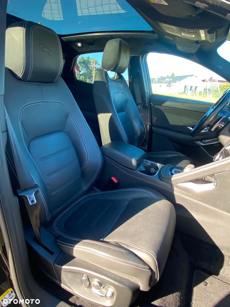Jaguar E-Pace 2.0 D200 mHEV AWD R-Dynamic Black - 27