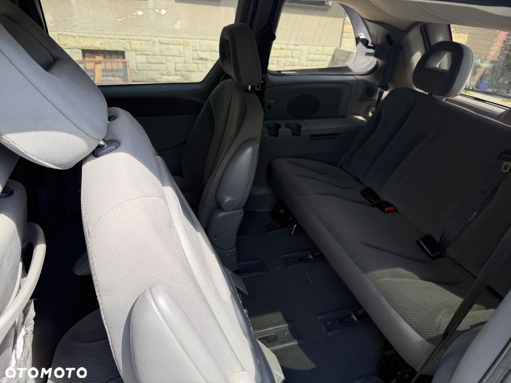 Chrysler Voyager LE 2.5L TD - 5