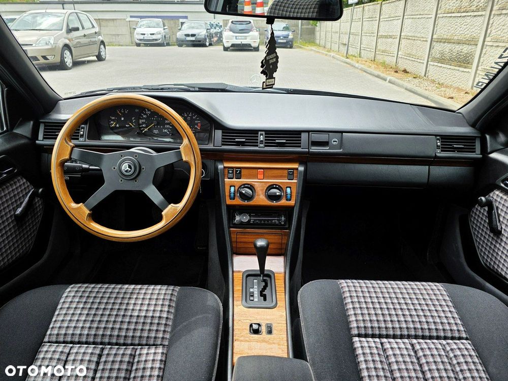 Mercedes-Benz W124 (1984-1993) - 14