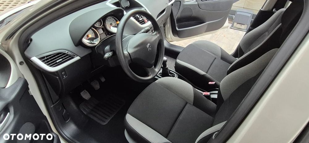 Peugeot 207 1.4 16V Trendy - 18
