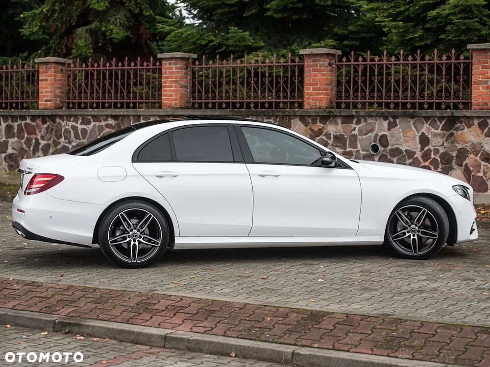 Mercedes-Benz Klasa E 220 d 4-Matic 9G-TRONIC - 14