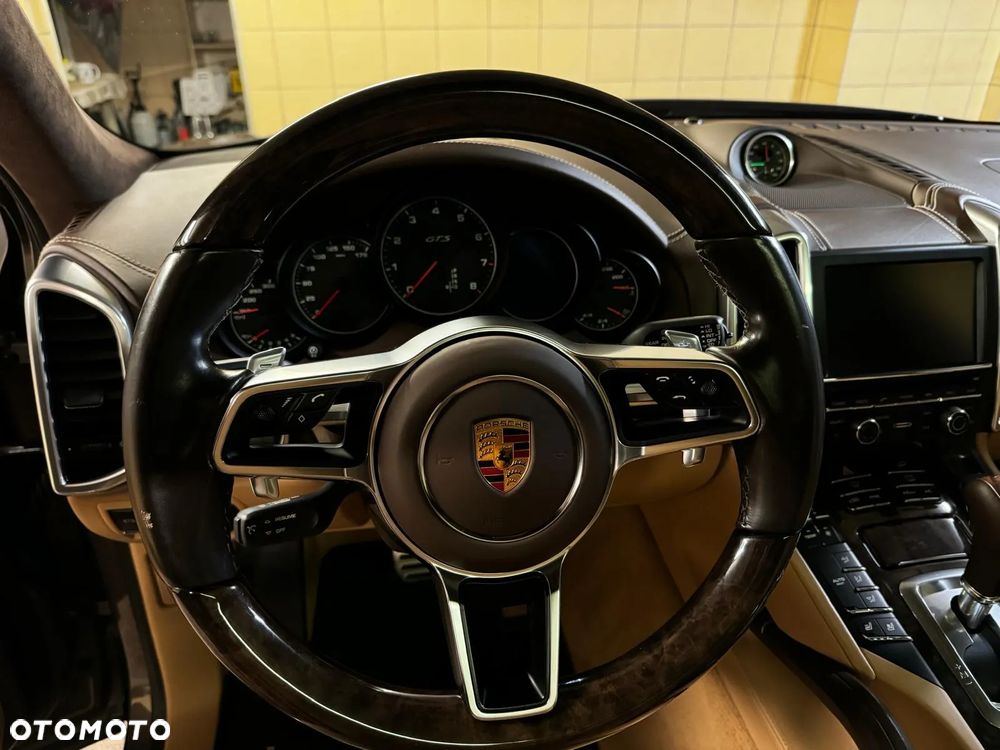 Porsche Cayenne GTS - 16