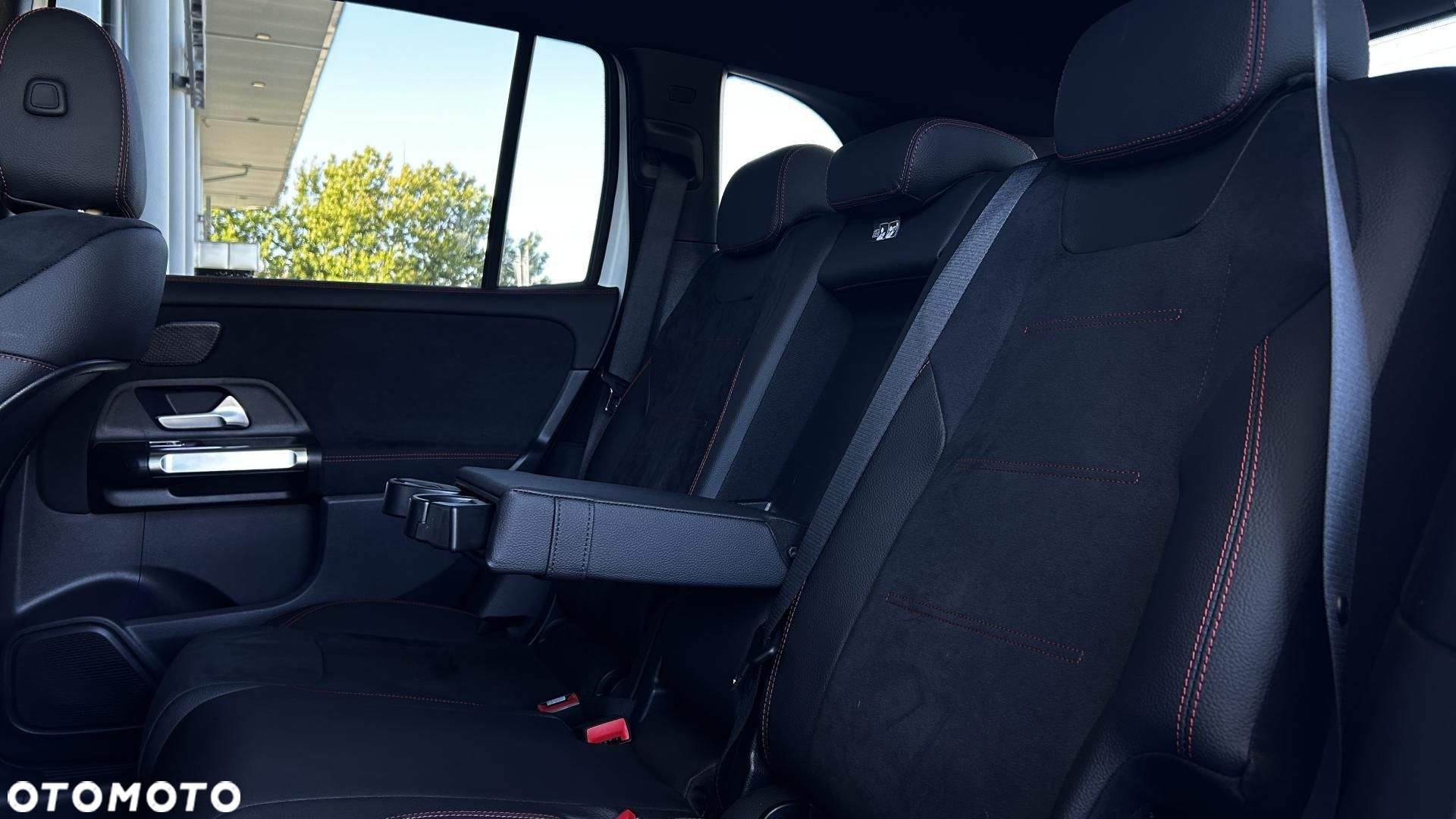 Mercedes-Benz GLB - 27