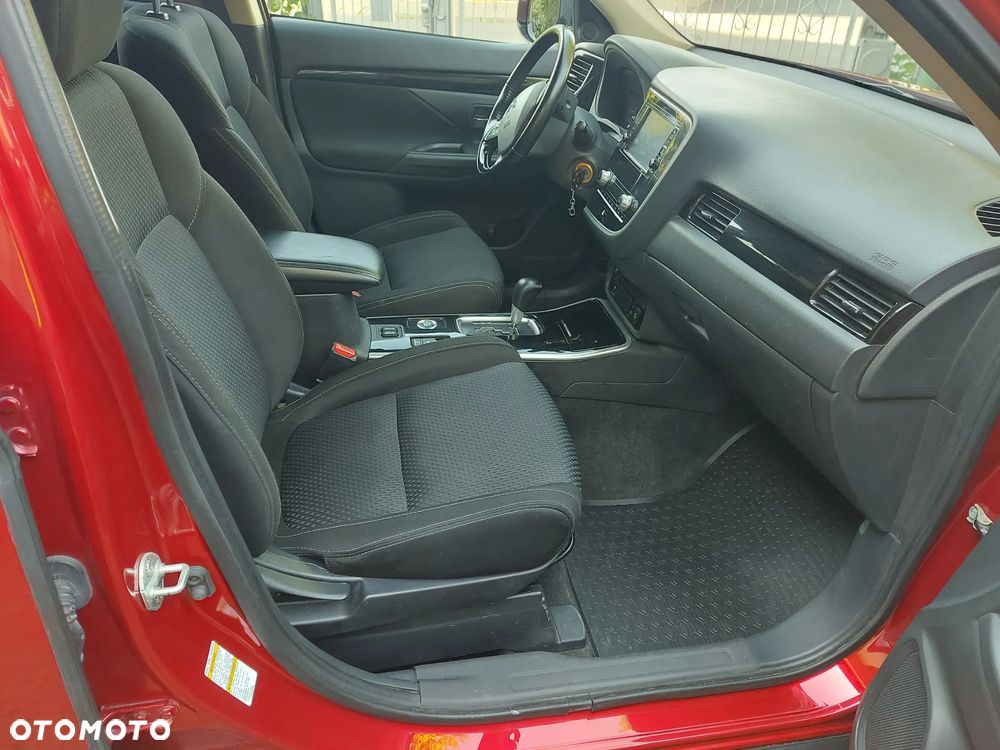 Mitsubishi Outlander 2.4 4WD CVT Instyle - 9