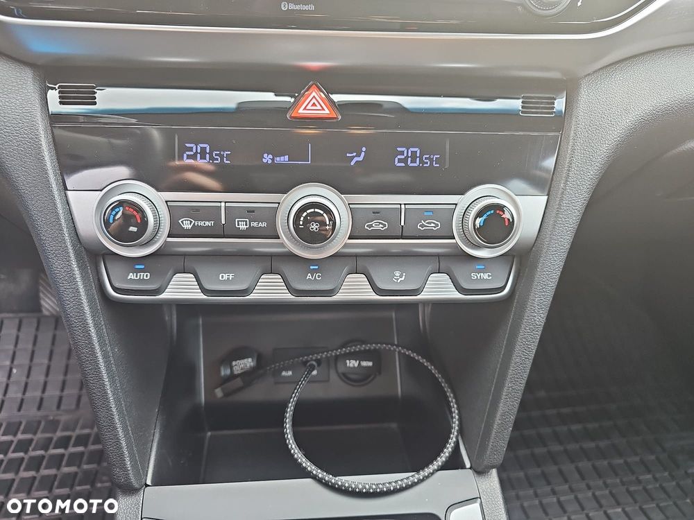 Hyundai Elantra 1.6 Comfort - 20