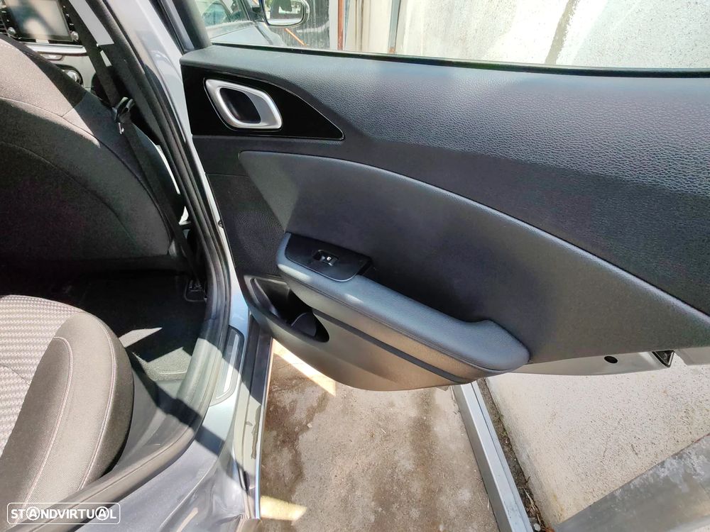 Kia XCeed 1.6 GDi PHEV Drive - 11