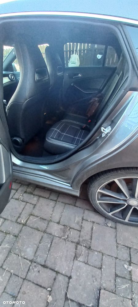 Mercedes-Benz CLA 200 (CDI) d - 12