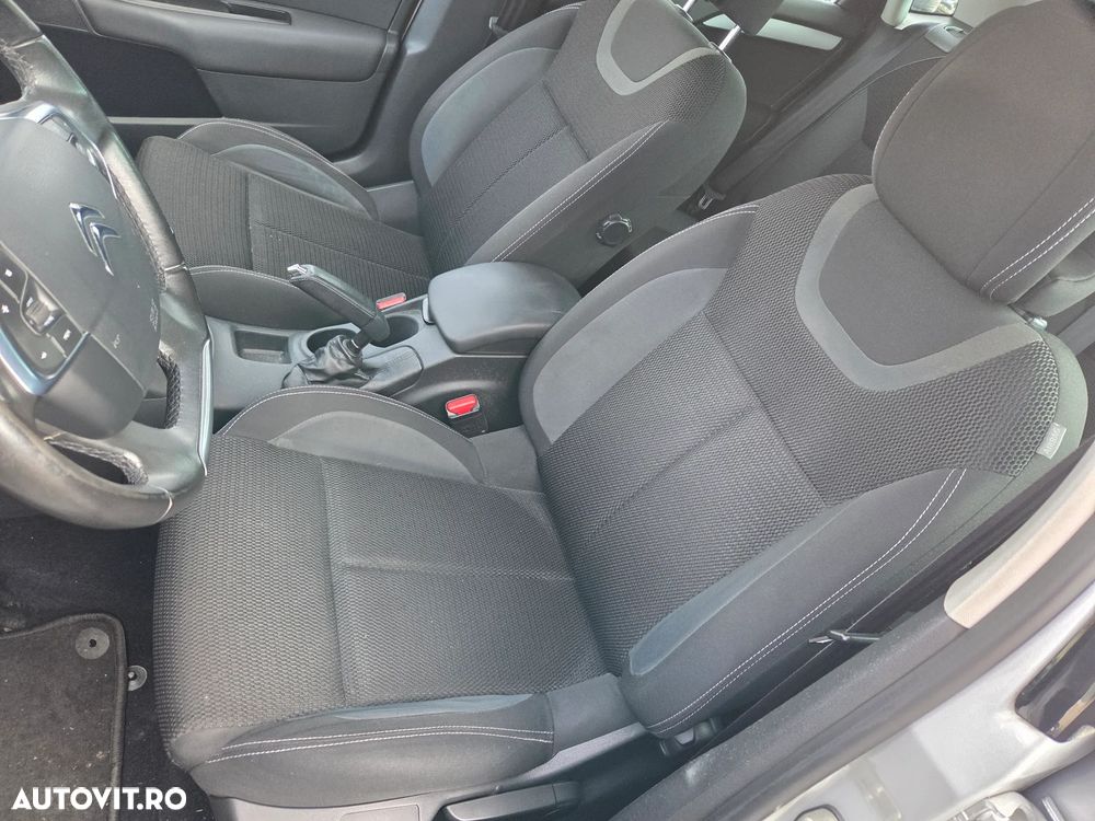 Citroën C4 1.6 16V Confort - 10