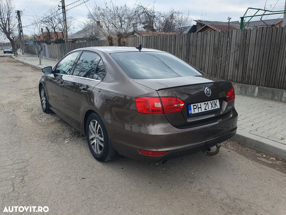 Volkswagen Jetta 1.6 TDI DSG Blue Motion Technology Trendline - 2