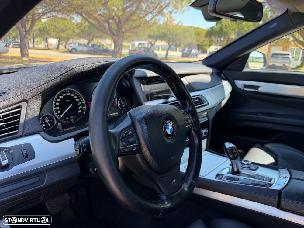 BMW 740 d Pack M - 27