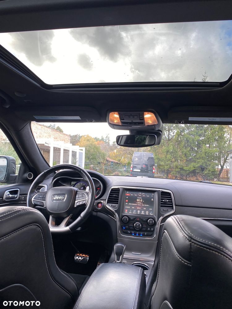 Jeep Grand Cherokee SRT - 8