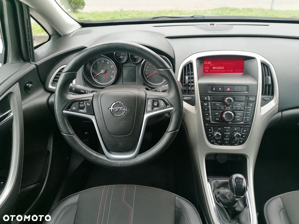 Opel Astra 1.4 Turbo 150 Jahre - 17