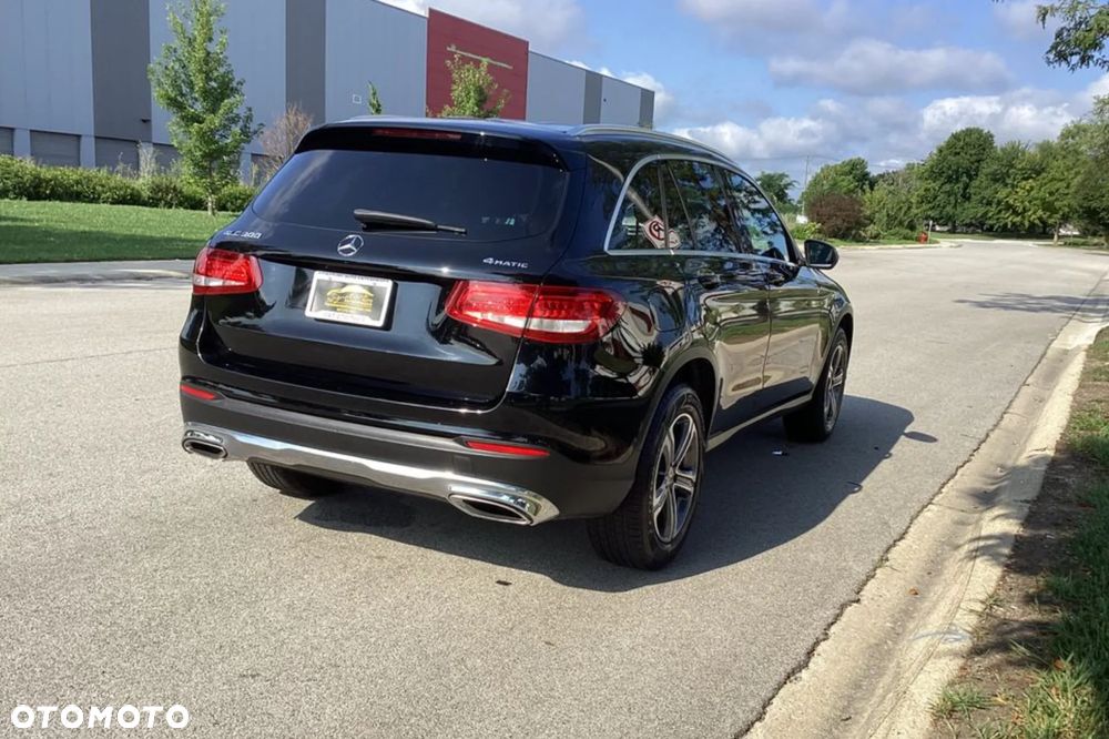 Mercedes-Benz GLC 300 4Matic 9G-TRONIC AMG Line - 5