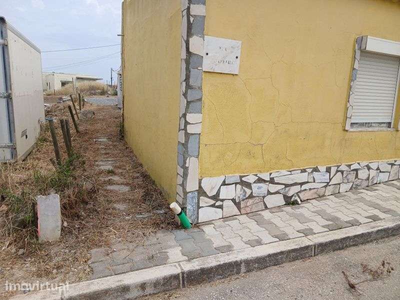 Vendo moradia para reabilitar na Atalaia - Lourinhã - Grande imagem: 4/12
