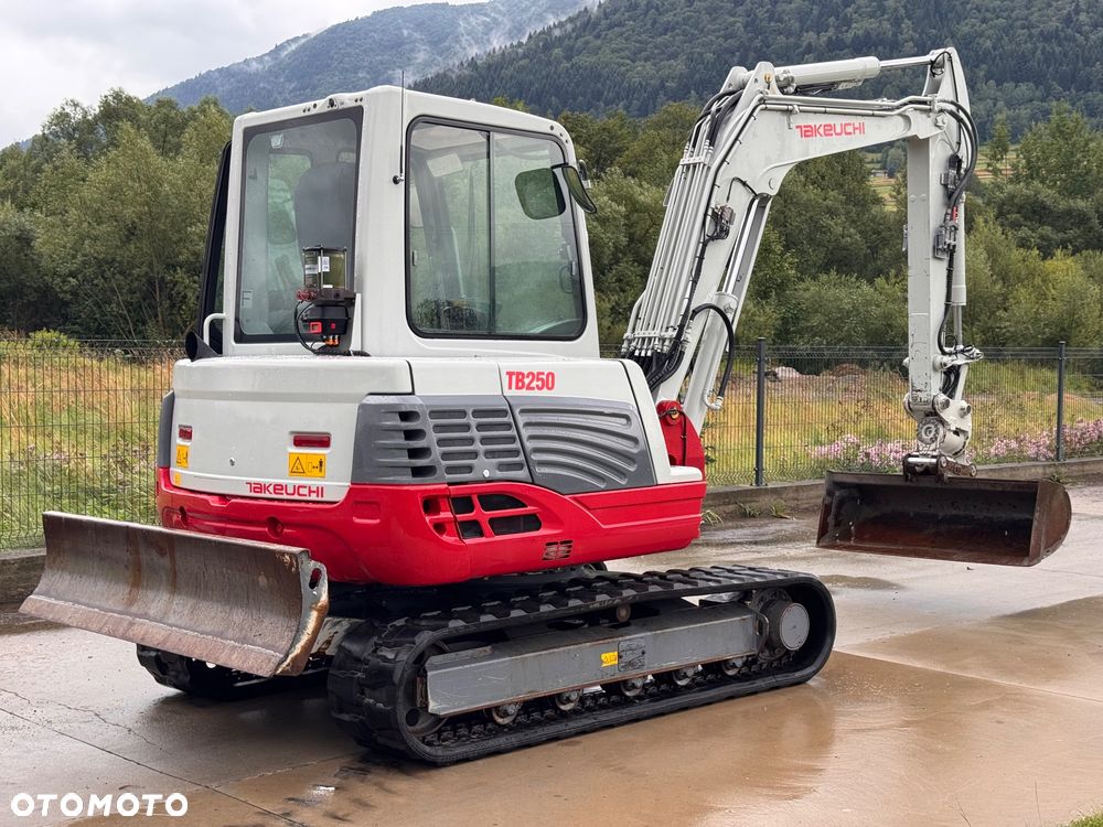 Takeuchi TB 250 - 8