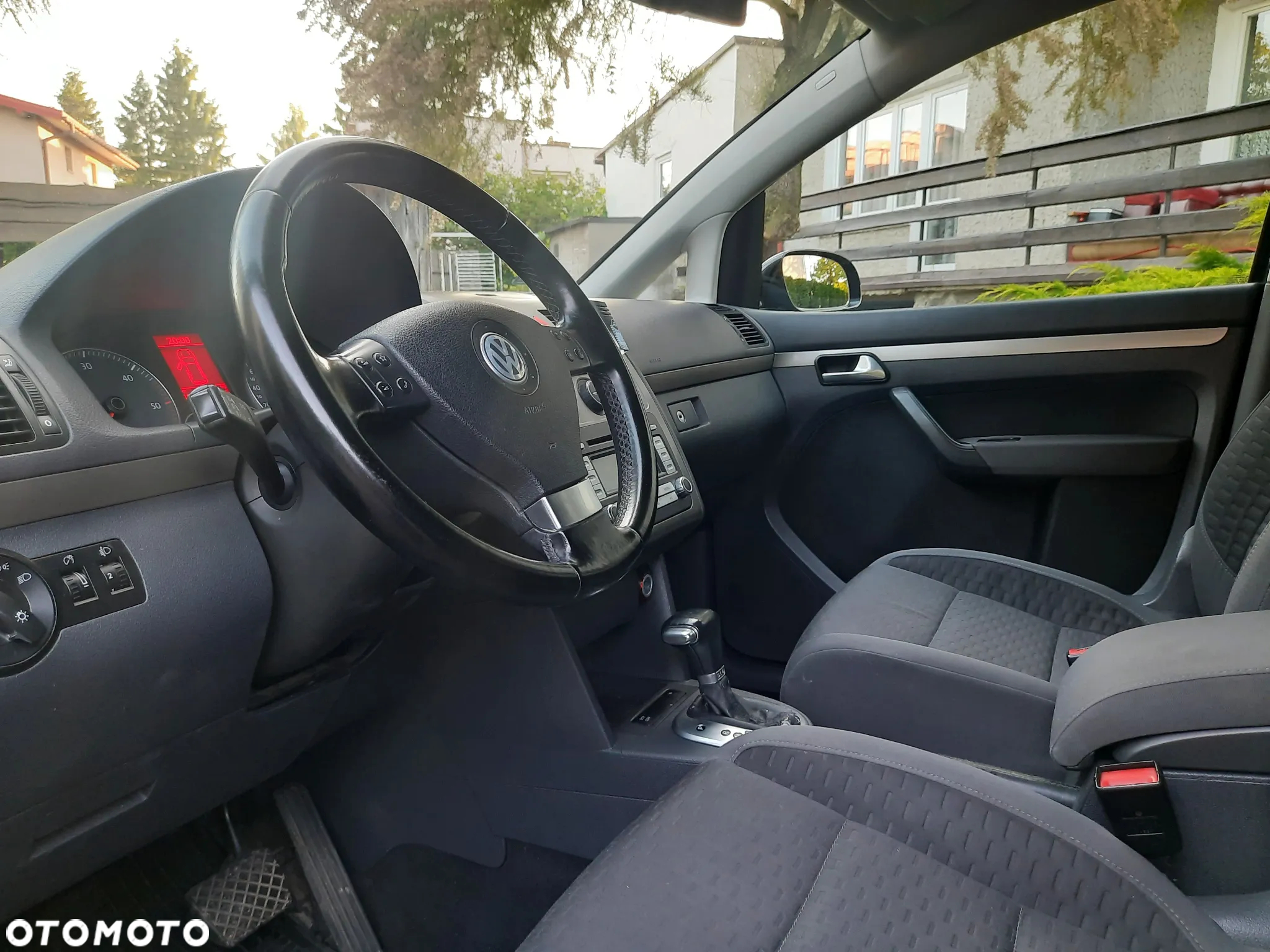 Volkswagen Touran 2.0 TDI DPF DSG Cup - 17