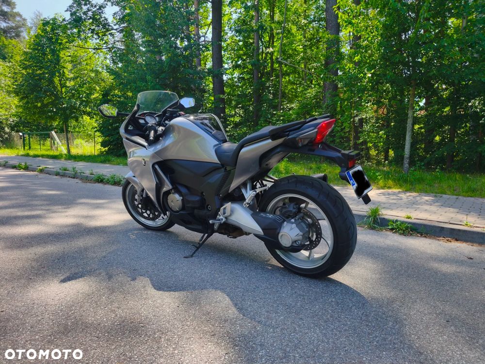 Honda VFR - 7