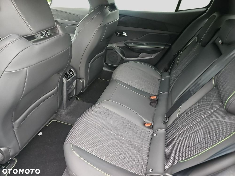 Peugeot 408 - 11