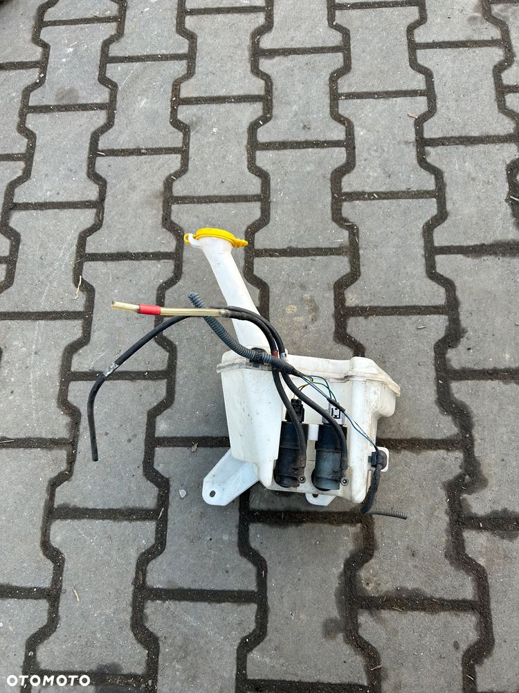 Toyota Yaris III zbiorniczek spryskiwaczy pompki 2011-2020 - 1