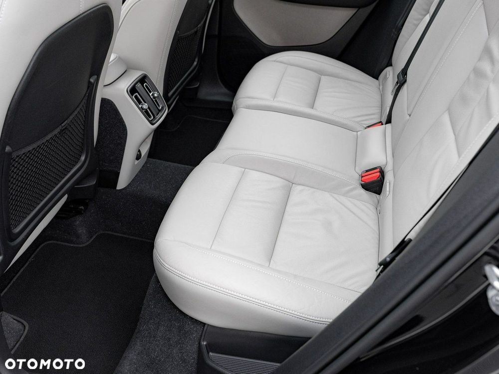 Volvo XC 40 B3 Plus Bright - 26