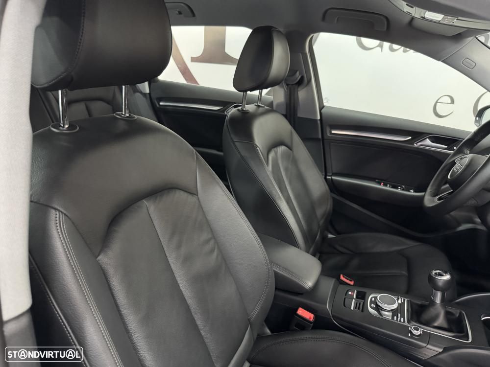 Audi A3 Sportback 30 TFSI Design - 39