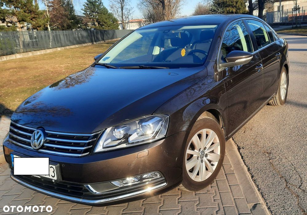 Volkswagen Passat - 1