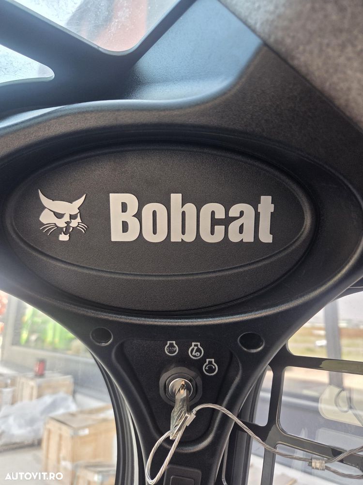 Bobcat S510, 2025, NOU, ridica 800kg, Masa operationala 3t, ANVELOPE PLINE, cabina inchisa cu AER CONDITIONAT, latime 1,7m, lungime 3,3m, inaltime 2m, motor KUBOTA 50CP, cupla rapida, furci, Jouystickuri, posibil leasing 4 ani-PROMOTIE 42.900 EUR+Tva - 6