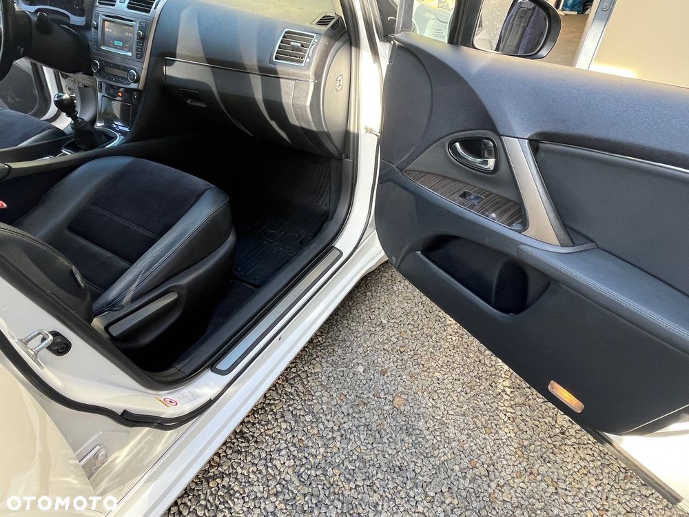 Toyota Avensis Touring Sports 1.8 Executive - 23