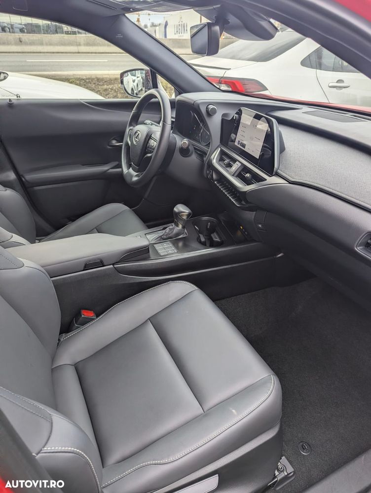 Lexus UX 250h (E-FOUR) F SPORT - 6