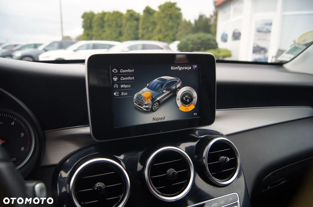 Mercedes-Benz GLC 220 d Coupe 4Matic 9G-TRONIC AMG Line - 20